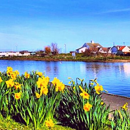 Romantic Lakeside Cottage By The Beach! With Super Cosy Log Burner! The Perfect Escape To Your Home From Home By The Sea! So Relaxing - You Won'T Want To Leave! Pet Friendly! مابليتورب المظهر الخارجي الصورة