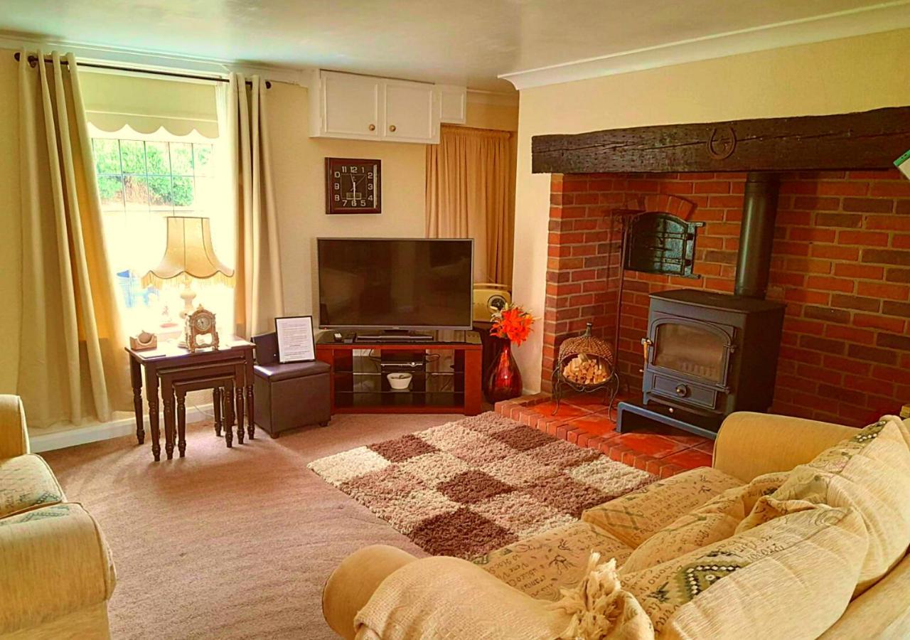 Romantic Lakeside Cottage By The Beach! With Super Cosy Log Burner! The Perfect Escape To Your Home From Home By The Sea! So Relaxing - You Won'T Want To Leave! Pet Friendly! مابليتورب المظهر الخارجي الصورة