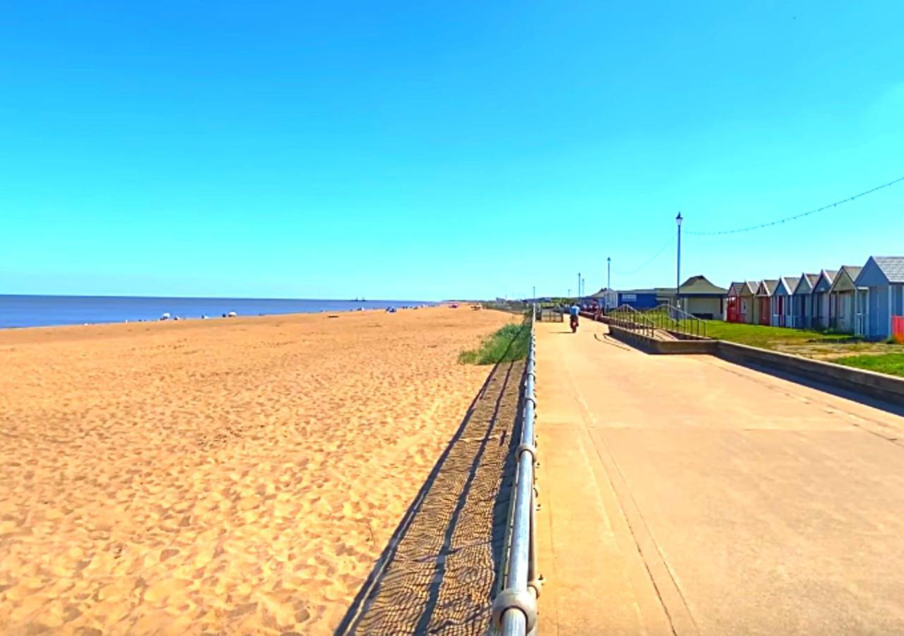 Romantic Lakeside Cottage By The Beach! With Super Cosy Log Burner! The Perfect Escape To Your Home From Home By The Sea! So Relaxing - You Won'T Want To Leave! Pet Friendly! مابليتورب المظهر الخارجي الصورة