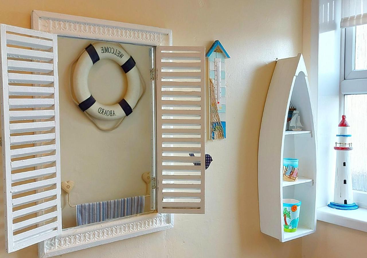 Romantic Lakeside Cottage By The Beach! With Super Cosy Log Burner! The Perfect Escape To Your Home From Home By The Sea! So Relaxing - You Won'T Want To Leave! Pet Friendly! مابليتورب المظهر الخارجي الصورة