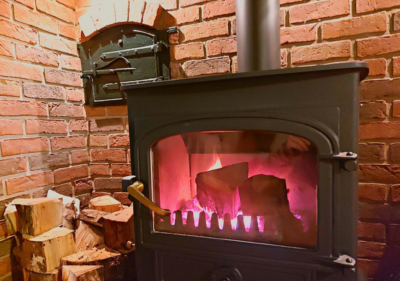 Romantic Lakeside Cottage By The Beach! With Super Cosy Log Burner! The Perfect Escape To Your Home From Home By The Sea! So Relaxing - You Won'T Want To Leave! Pet Friendly! مابليتورب المظهر الخارجي الصورة