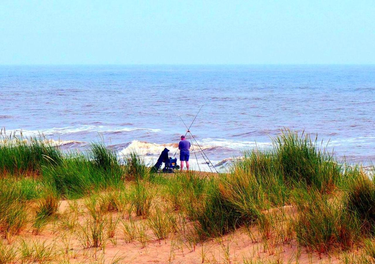Romantic Lakeside Cottage By The Beach! With Super Cosy Log Burner! The Perfect Escape To Your Home From Home By The Sea! So Relaxing - You Won'T Want To Leave! Pet Friendly! مابليتورب المظهر الخارجي الصورة