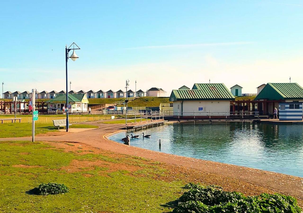 Romantic Lakeside Cottage By The Beach! With Super Cosy Log Burner! The Perfect Escape To Your Home From Home By The Sea! So Relaxing - You Won'T Want To Leave! Pet Friendly! مابليتورب المظهر الخارجي الصورة