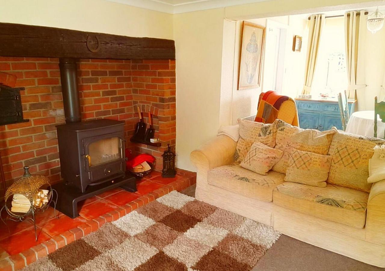 Romantic Lakeside Cottage By The Beach! With Super Cosy Log Burner! The Perfect Escape To Your Home From Home By The Sea! So Relaxing - You Won'T Want To Leave! Pet Friendly! مابليتورب المظهر الخارجي الصورة