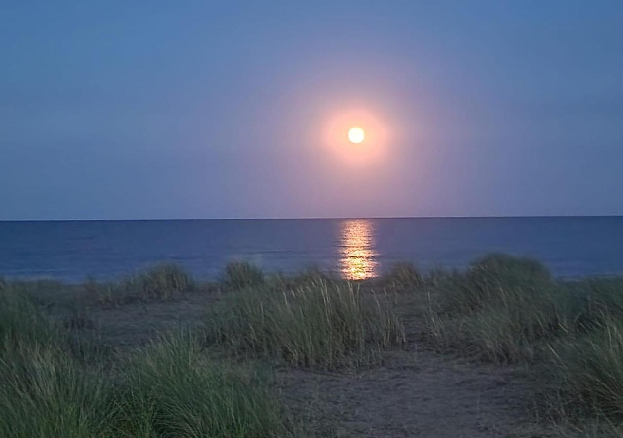 Romantic Lakeside Cottage By The Beach! With Super Cosy Log Burner! The Perfect Escape To Your Home From Home By The Sea! So Relaxing - You Won'T Want To Leave! Pet Friendly! مابليتورب المظهر الخارجي الصورة