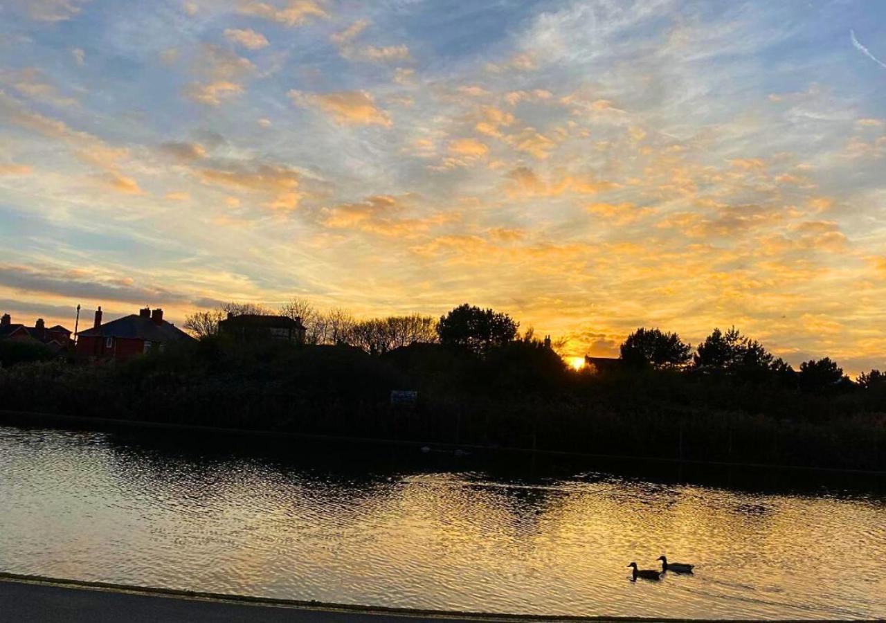 Romantic Lakeside Cottage By The Beach! With Super Cosy Log Burner! The Perfect Escape To Your Home From Home By The Sea! So Relaxing - You Won'T Want To Leave! Pet Friendly! مابليتورب المظهر الخارجي الصورة